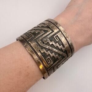 Vintage 70s 925 Sterling Silver Wide Bold Cuff Bracelet Navajo Design Oxidized